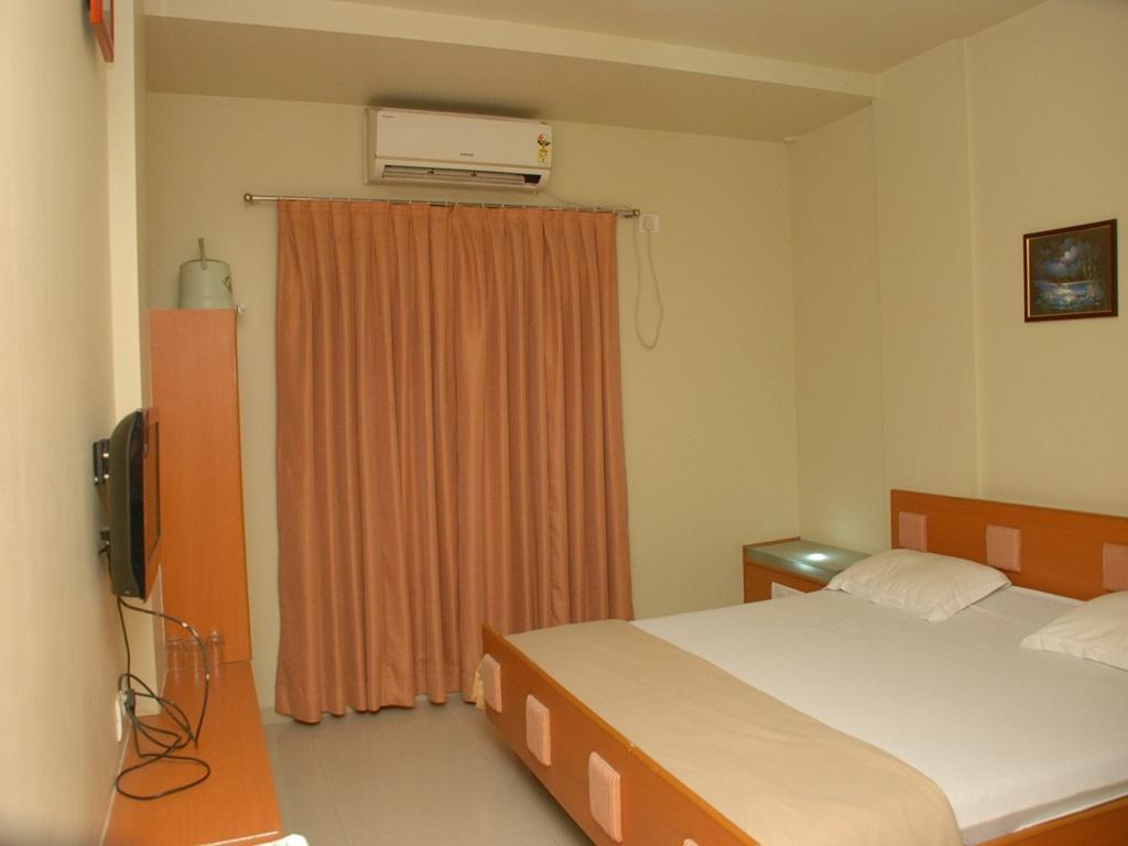 Hotel Nyay Mandir Bharuch Oda fotoğraf