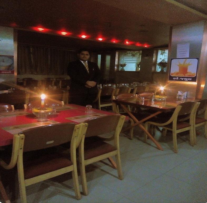Hotel Nyay Mandir Bharuch Dış mekan fotoğraf